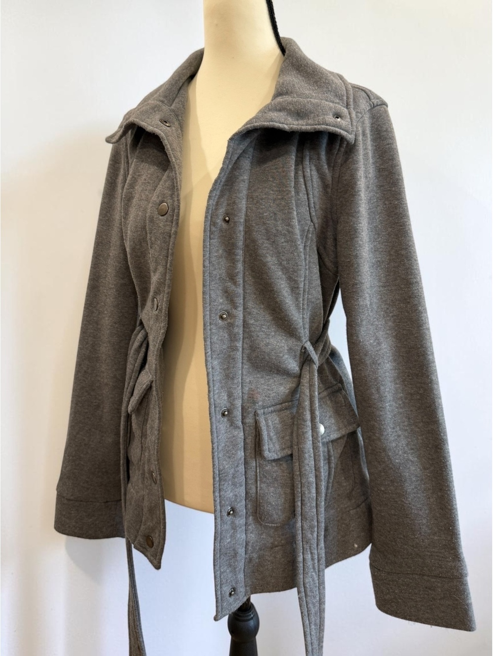 Vintage Y2K Gray Snap-Button Jacket with Tie Waist and Flap Pockets Size S/M